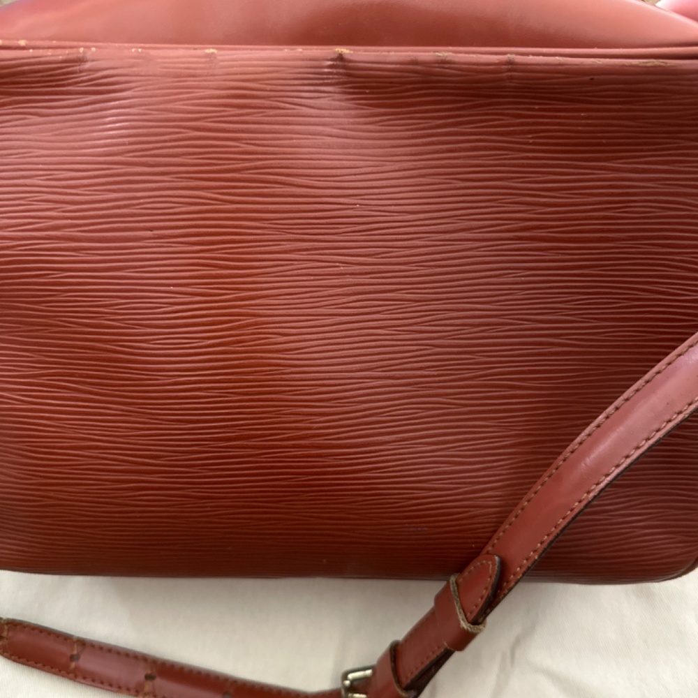 Authentic from Jebwa - LV Tan Epi Bundle: Crossbody, 2x Wallet, Box, Dustbag - Picture 6 of 16